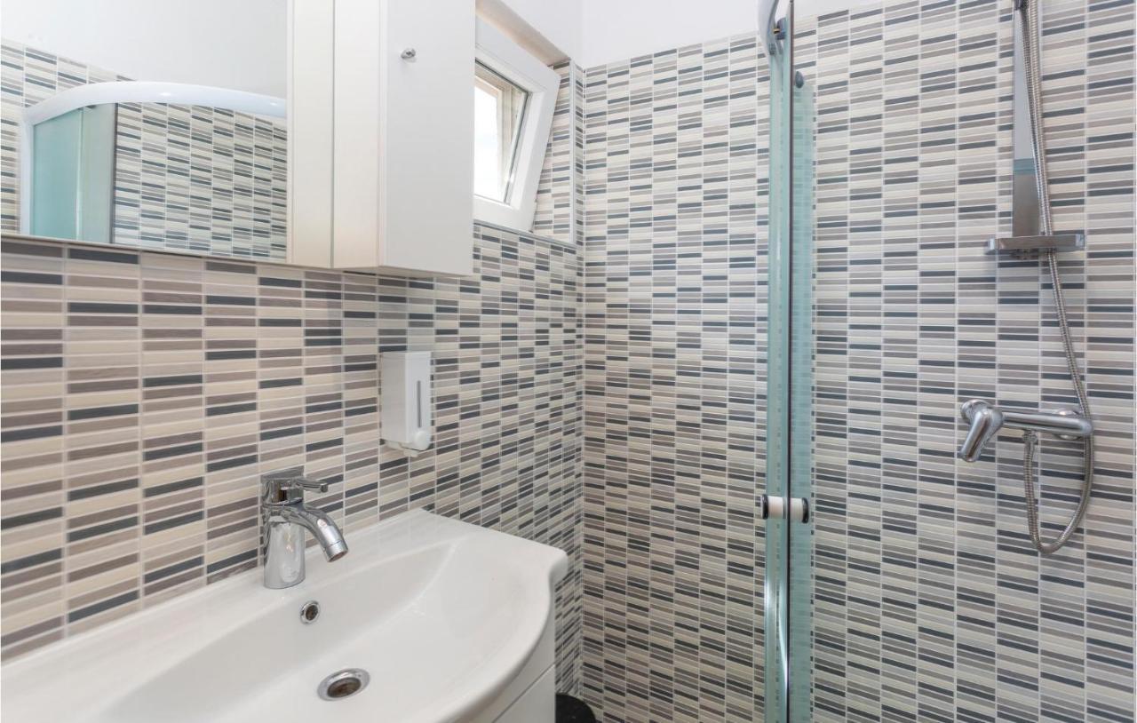 Nice Apartment In Stara Baska 1 With Wifi 外观 照片